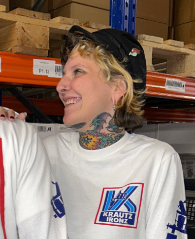 Lucca and a colleague in the warehouse, both in Krautz-Ironz long-sleeve shirts.